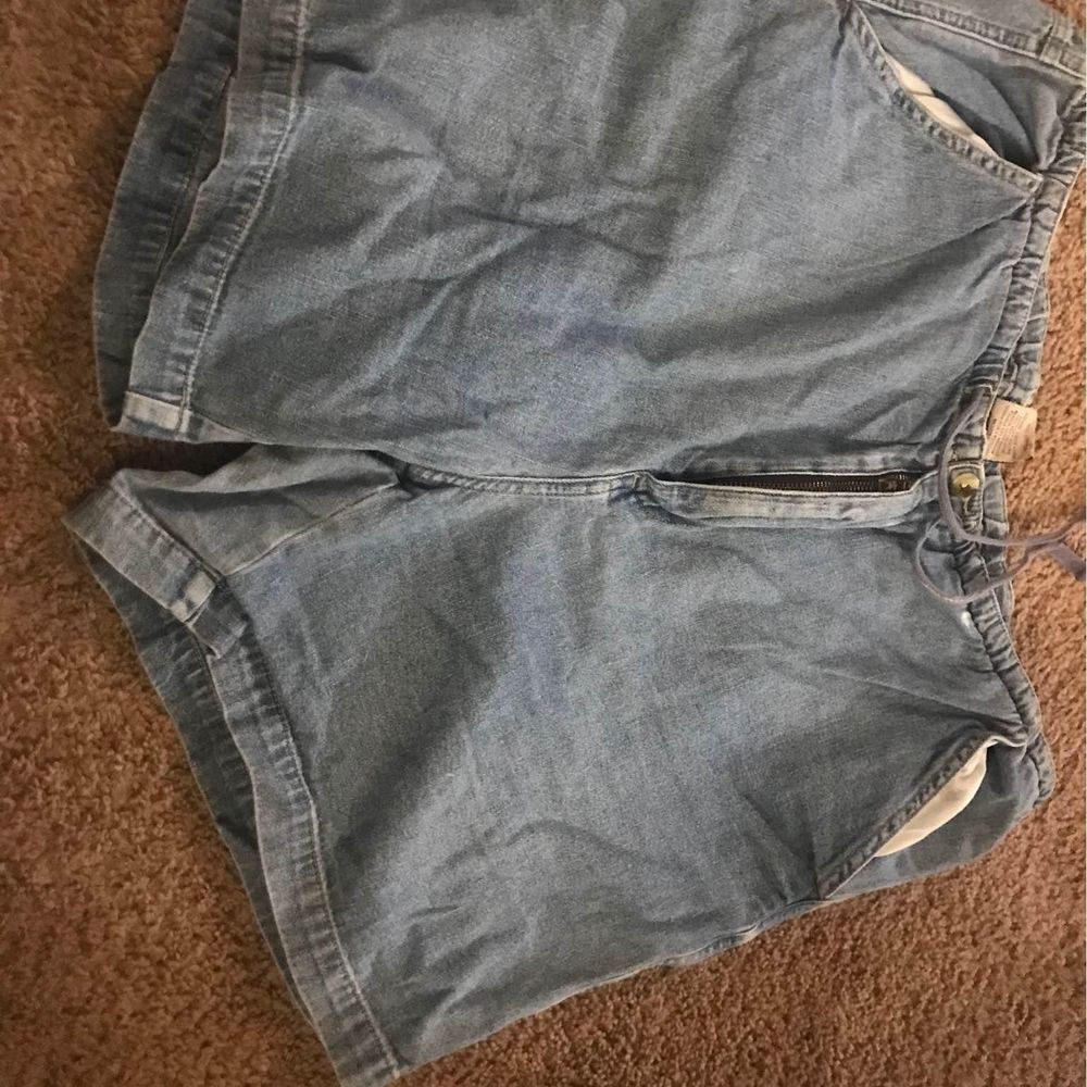Women’s light colored jean shorts size 16w lightweight